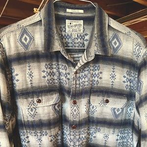Lucky Brand men’s long-sleeved flannel button down shirt